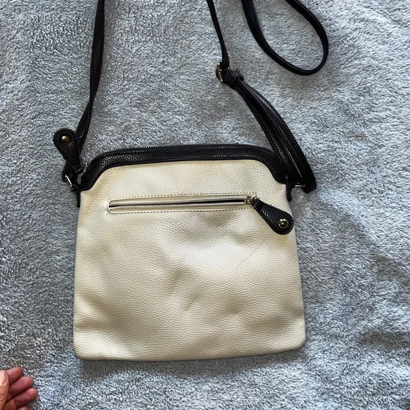 G.H. Bass & Co. Cream and Black Crossbody Bag - Picture 2 of 5